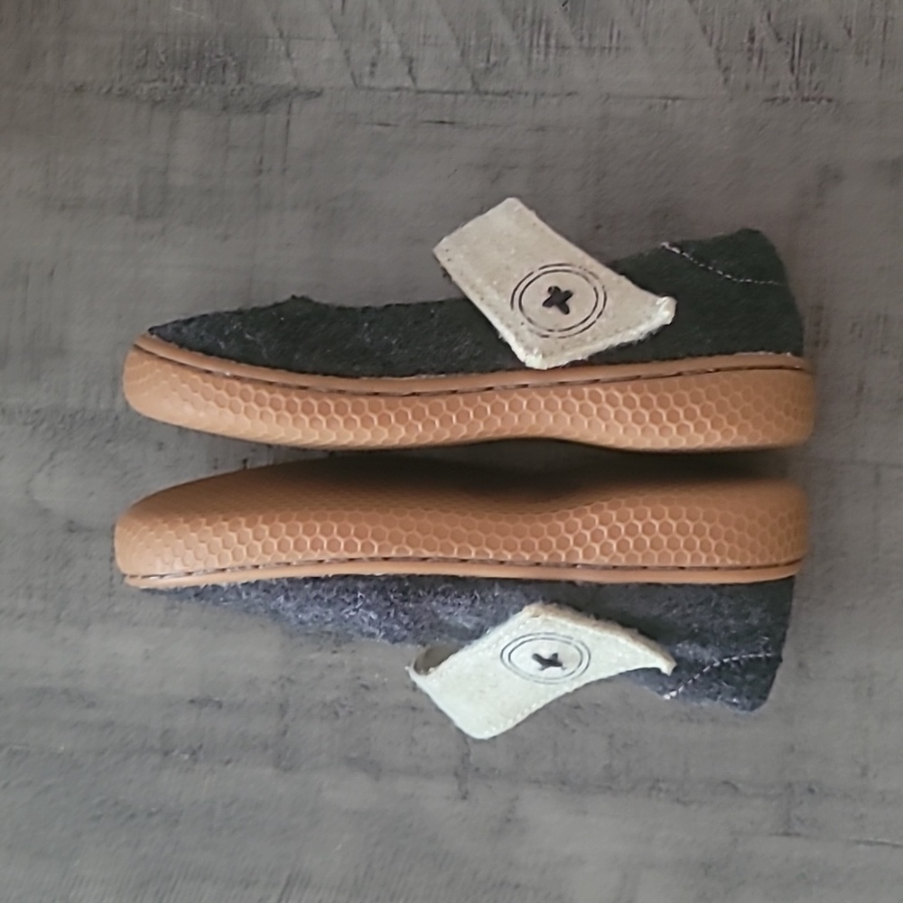 Livie and Luca Mary Jane Style Sneakers With Velcro Size 8 Girls - Picture 3 of 6